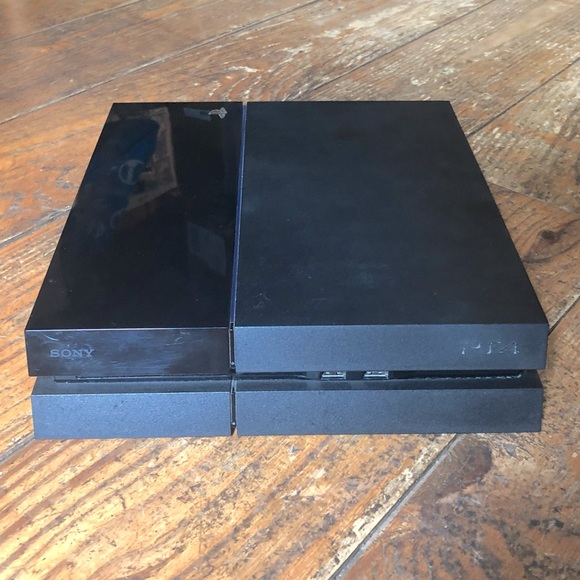 PlayStation 4 Console w/ Controller - Picture 5 of 8
